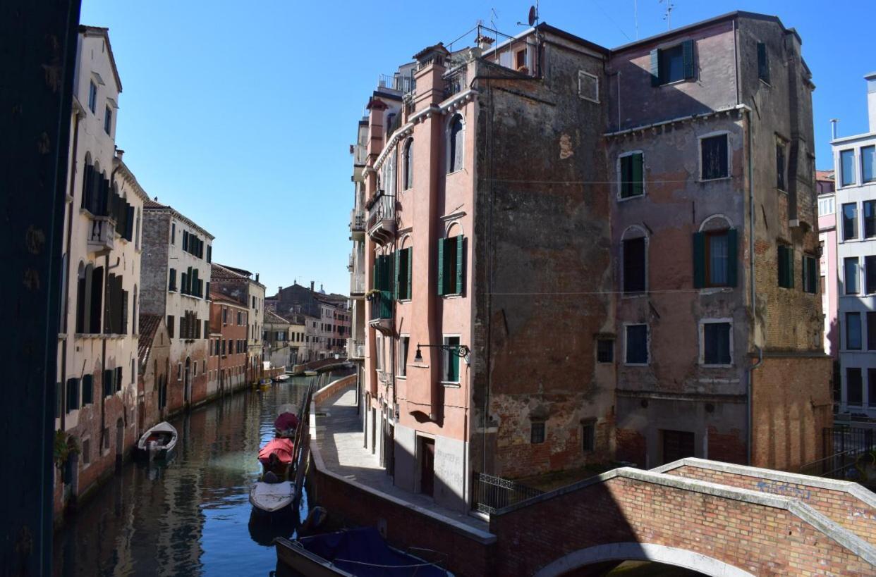 Mezzanino on canal Venezia Esterno foto
